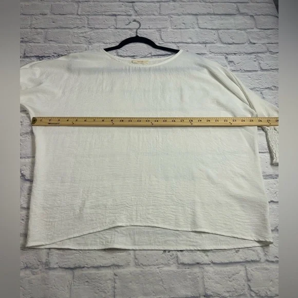 White RJ 220 Blouse. 3/4 Length Gathered/Elastic Sleeves. Size Small. - Picture 4 of 5